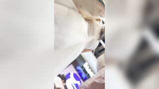 【KFC】ロングスカートをはいた美女がミルクティーを買いに一人で買い物へ。ライトブルードット ウルトラHD CD ipcam