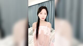 清純派美少女が帰ってきた！【連小雨】が指圧器具を使って濃厚な挿入を披露～白い精液が溢れ出る china 1