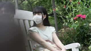 お嬢様の座りパンチラ, 【レア】座り白パン, グお嬢様のしゃがみ、座りパンチラのオムニバスです。 見られているのに気づかないから足が開いて生パ voyeur jp 1 (2)