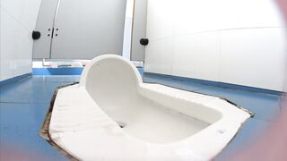 【定番・トイレ映像】「青春への賛歌」シリーズ：完全版 — 高校2年生の少女が、その可憐な秘部から排尿する様子を至近距離で捉えた映像に加え toilet 3 06-150426