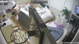 [신작] 아이들은 근처에서 놀고 있었고, 젊은 엄마는 몰래 자위하고 있었다. 절정에 다다르기 직전, 그녀는 아이들이 자신을 봤는지 확인하려고 korean porn vip ipcam
