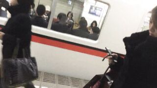 逆さ撮り ゴージャスなおねーさん 逆さ撮り 大人の色気漂うおねーさん voyeur jp 01