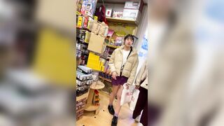 ３人のお姉さんの逆さパンチラ動画 ２６３ voyeur jp
